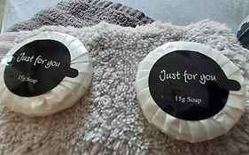 The Canalside B&B At The Auld Shebeen Bar